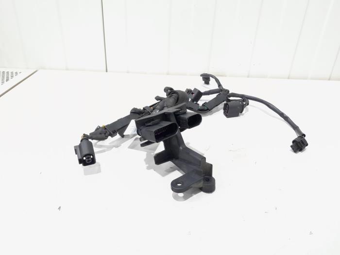Fuel injector wires