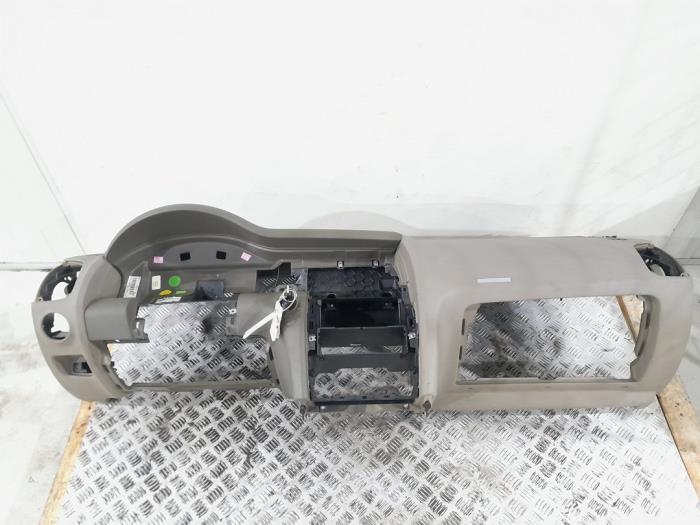 Usados Salpicadero Audi Q7 (4LB) 3.6 FSI V6 24V Precio € 190,00 Norma de margen ofrecido por GEJO Revisie & Onderdelen BV