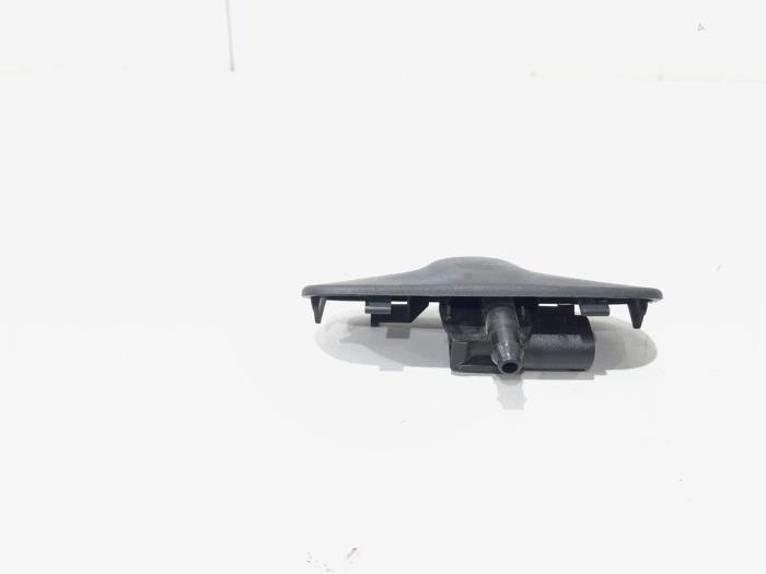 Front windscreen washer jet from a Seat Ibiza IV SC (6J1) 1.2 TSI 16V 2016