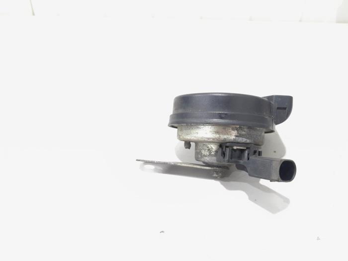 Używane Klakson Seat Ibiza IV SC (6J1) 1.2 TSI 16V Cena € 9,00 Procedura marży oferowane przez GEJO Revisie & Onderdelen BV