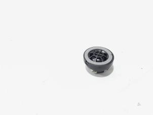 Begagnade Högtalare Lynk &amp; Co 01 1.5 PHEV Pris € 19,99 Marginaltabell erbjuds av GEJO Revisie & Onderdelen BV
