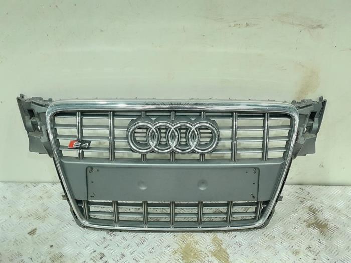 Używane Grill Audi S4 Avant (B8) S4 3.0 TFSI V6 24V Cena € 275,00 Procedura marży oferowane przez GEJO Revisie & Onderdelen BV