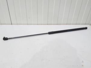 Begagnade Gasfjäder, motorhuv, höger Audi A3 (8P1) 1.8 16V TFSI Pris € 8,00 Marginaltabell erbjuds av GEJO Revisie & Onderdelen BV