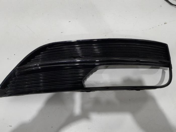 Gebrauchte Stoßstangenrost Audi A3 Sportback (8VA/8VF) 1.6 TDI 16V Preis € 10,00 Margenregelung angeboten von GEJO Revisie & Onderdelen BV