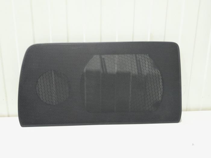 Parcel shelf grille