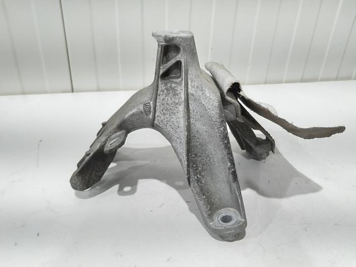 Used Engine mount Audi A6 (C7) 2.0 TDI 16V Price € 9,00 Margin scheme offered by GEJO Revisie & Onderdelen BV