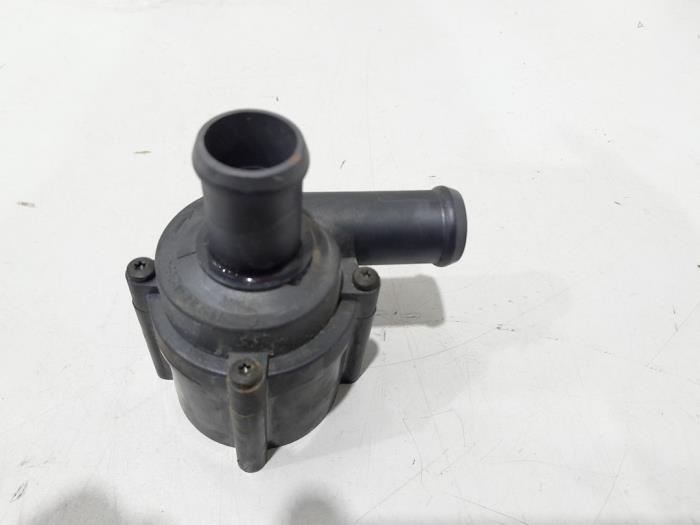 Begagnade Extra vattenpump Audi A6 (C7) 2.0 TDI 16V Pris € 48,00 Marginaltabell erbjuds av GEJO Revisie & Onderdelen BV