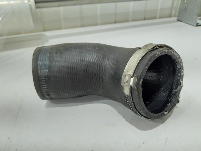 Gebrauchte Intercooler Schlauch Volkswagen Golf VI (5K1) 1.6 TDI 16V Preis € 14,00 Margenregelung angeboten von GEJO Revisie & Onderdelen BV