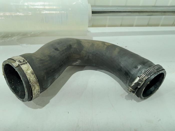 Gebrauchte Intercooler Schlauch Volkswagen Golf VI (5K1) 1.6 TDI 16V Preis € 12,00 Margenregelung angeboten von GEJO Revisie & Onderdelen BV