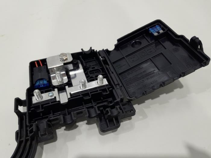 Fuse box Volvo V50 1.6 D2 16V - 31300557 VOLVO