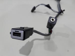 Begagnade AUX/USB-anslutning Volvo V50 (MW) 1.6 D2 16V Pris € 59,00 Marginaltabell erbjuds av GEJO Revisie & Onderdelen BV