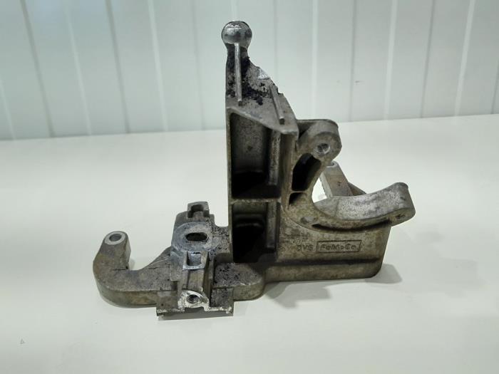 Used Engine mount Volvo V50 (MW) 1.6 D2 16V Price € 24,00 Margin scheme offered by GEJO Revisie & Onderdelen BV
