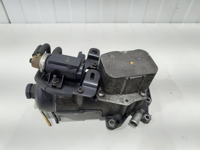 Gebrauchte Ölfiltergehäuse Volvo V50 (MW) 1.6 D2 16V Preis € 29,00 Margenregelung angeboten von GEJO Revisie & Onderdelen BV