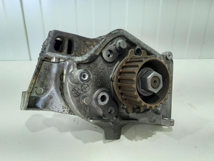 Usagé Pompe haute pression Volvo V50 (MW) 1.6 D2 16V Prix € 50,00 Règlement à la marge proposé par GEJO Revisie & Onderdelen BV