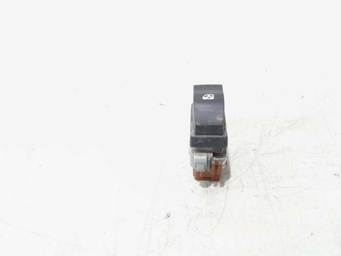 Usados Interruptor de ventanilla eléctrica Renault Espace (JK) 2.0 16V Turbo Precio € 14,00 Norma de margen ofrecido por GEJO Revisie & Onderdelen BV