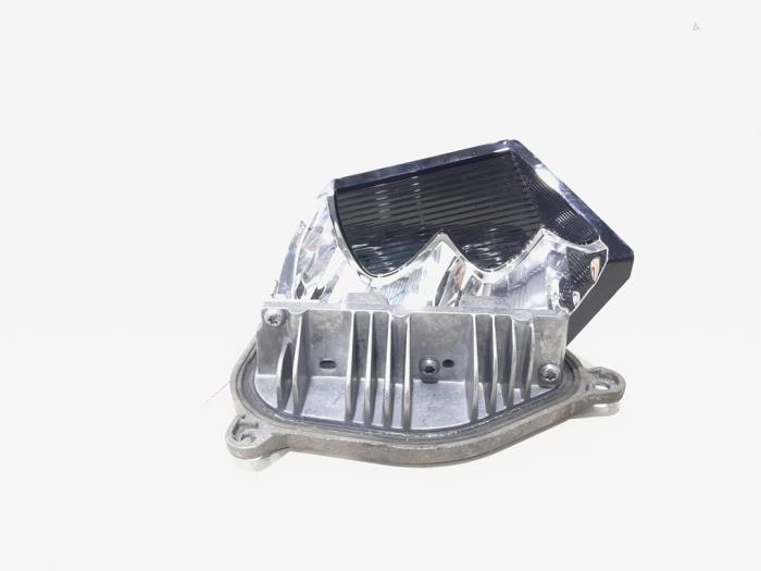 Używane Lampa LED Volkswagen Passat Variant (3G5) 1.6 TDI 16V Cena € 68,95 Procedura marży oferowane przez GEJO Revisie & Onderdelen BV