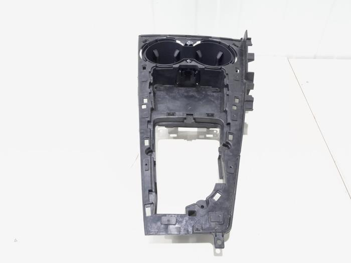 Używane Konsole srodkowe Audi A4 Avant (B9) 2.0 TDI Ultra 16V Cena € 39,00 Procedura marży oferowane przez GEJO Revisie & Onderdelen BV