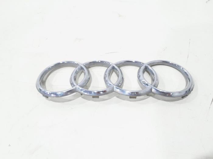 Używane Emblemat Audi A4 Avant (B9) 2.0 TDI Ultra 16V Cena € 5,00 Procedura marży oferowane przez GEJO Revisie & Onderdelen BV