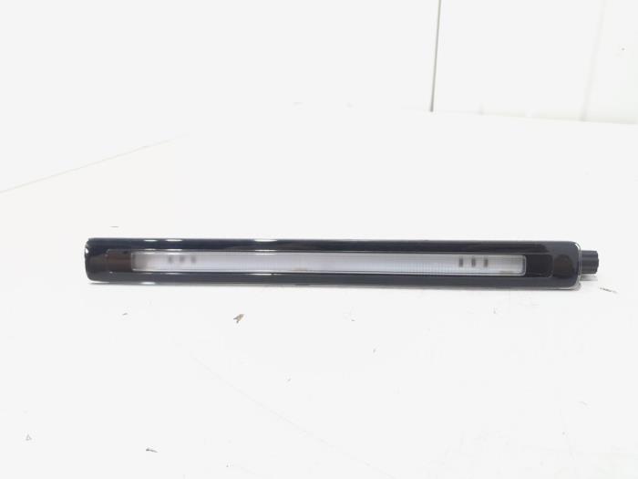 Używane Lampa LED Audi A4 Avant (B9) 2.0 TDI Ultra 16V Cena € 9,00 Procedura marży oferowane przez GEJO Revisie & Onderdelen BV