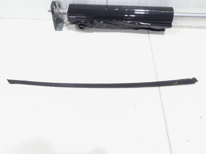 Usados Aleta de ventanilla Audi A3 Cabriolet (8P7) 1.2 TFSI Precio € 5,00 Norma de margen ofrecido por GEJO Revisie & Onderdelen BV