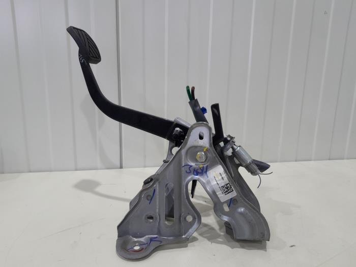 Używane Pedal sprzegla Suzuki Baleno (EW/FW) 1.2 Dual Jet 16V Cena € 18,00 Procedura marży oferowane przez GEJO Revisie & Onderdelen BV