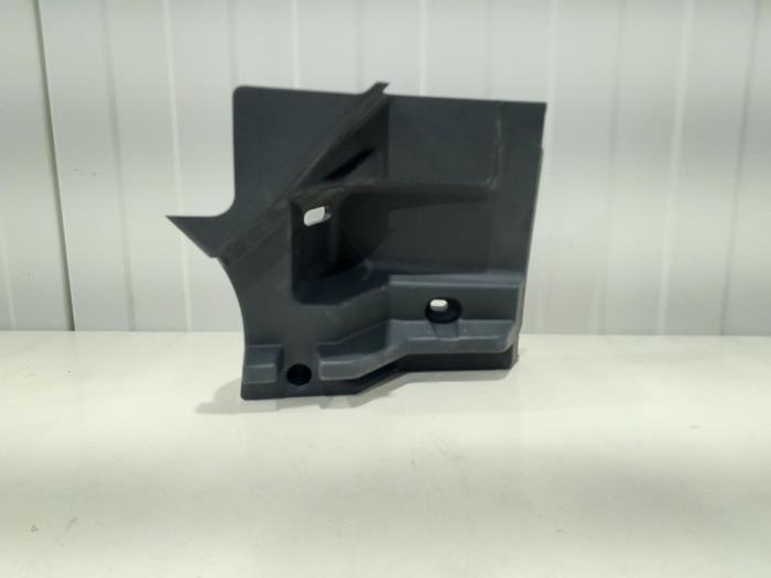 Seat side bottom trim