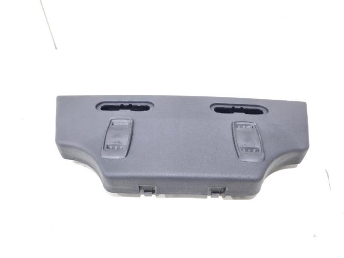 Gebrauchte Abdeckplatte sonstige Peugeot RCZ (4J) 1.6 16V THP Preis € 10,00 Margenregelung angeboten von GEJO Revisie & Onderdelen BV