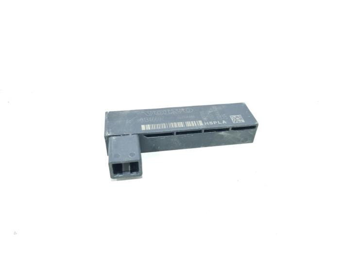 Używane Keyless Entry-Antena Volvo V90 II (PW) 2.0 B4 16V Mild Hybrid Cena € 5,00 Procedura marży oferowane przez GEJO Revisie & Onderdelen BV
