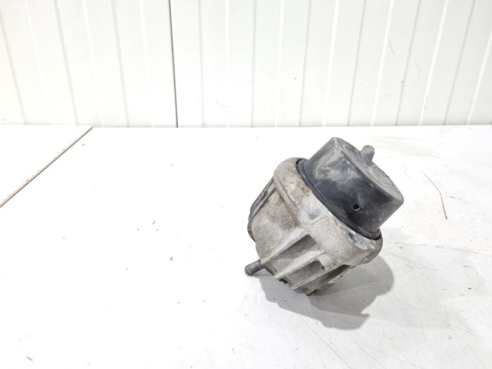 Engine mount bracket