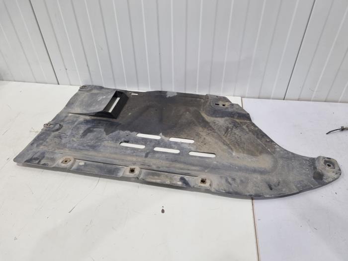 Center under tray cover