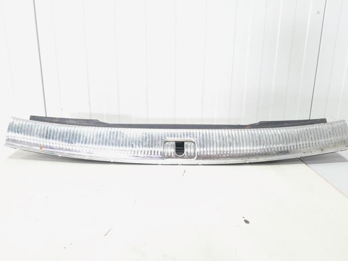 Trunk sill cover protection