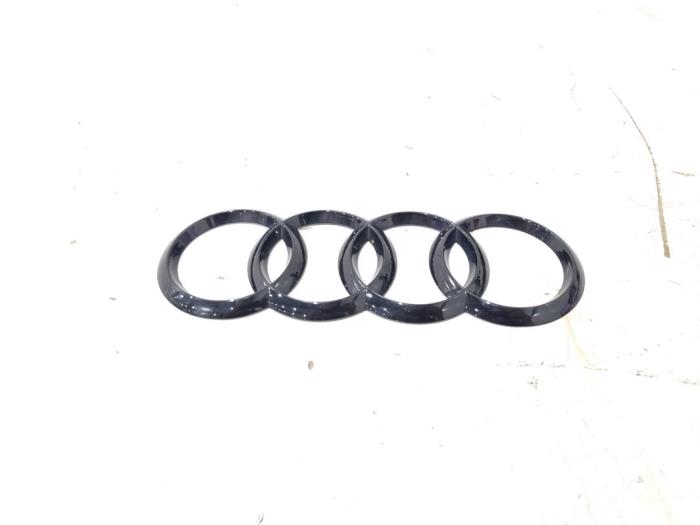 Używane Emblemat Audi A4 Avant (B9) 2.0 TDI Ultra 16V Cena € 25,00 Procedura marży oferowane przez GEJO Revisie & Onderdelen BV
