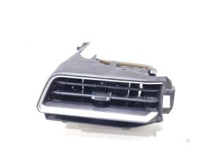 Usados Rejilla de aire de salpicadero Lynk &amp; Co 01 1.5 PHEV Precio € 34,00 Norma de margen ofrecido por GEJO Revisie & Onderdelen BV