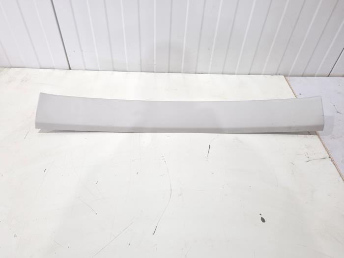 Używane Podsufitka Lynk &amp; Co 01 1.5 Cena € 10,00 Procedura marży oferowane przez GEJO Revisie & Onderdelen BV