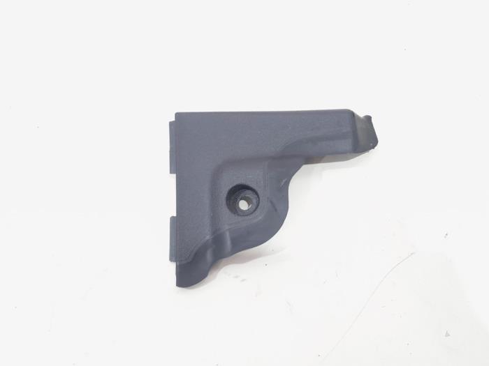 Używane Rózne elementy plastikowe Lynk &amp; Co 01 1.5 Cena € 5,00 Procedura marży oferowane przez GEJO Revisie & Onderdelen BV