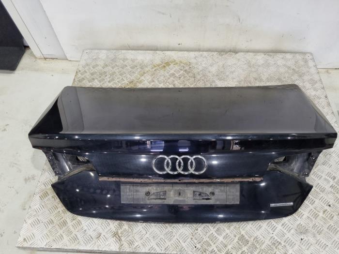 Używane Tylna klapa Audi A8 (D4) 3.0 V6 24V TFSI Quattro Cena € 300,00 Procedura marży oferowane przez GEJO Revisie & Onderdelen BV