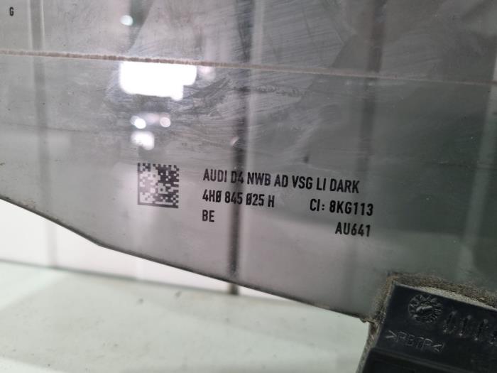 Vitre portière 4portes arrière gauche d'un Audi A8 (D4) 3.0 V6 24V TFSI Quattro 2016