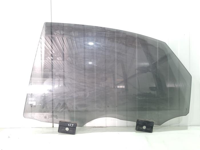 Vitre portière 4portes arrière gauche d'un Audi A8 (D4) 3.0 V6 24V TFSI Quattro 2016