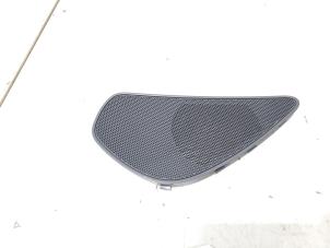 Usagé Chapeau de haut-parleur Audi A8 (D4) 3.0 V6 24V TFSI Quattro Prix € 9,50 Règlement à la marge proposé par GEJO Revisie & Onderdelen BV