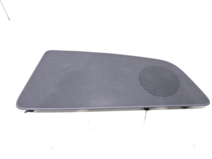 Parcel shelf grille