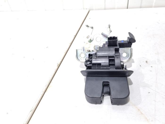 Tailgate trim kit