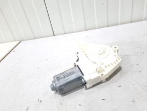 Usagé Moteur de vitre portière Audi A8 (D4) 3.0 V6 24V TFSI Quattro Prix € 4,00 Règlement à la marge proposé par GEJO Revisie & Onderdelen BV