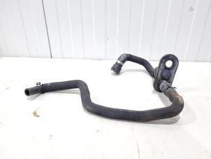 Usagé Tuyau radiateur Audi A8 (D4) 3.0 V6 24V TFSI Quattro Prix € 15,00 Règlement à la marge proposé par GEJO Revisie & Onderdelen BV