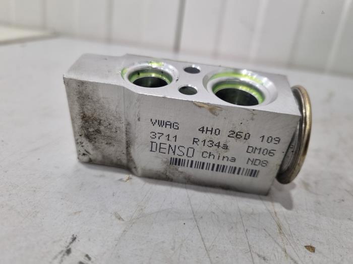 Valve d'expansion clim d'un Audi A8 (D4) 3.0 V6 24V TFSI Quattro 2016