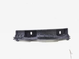 Usagé Support pare-chocs arrière gauche Audi A8 (D4) 3.0 V6 24V TFSI Quattro Prix € 3,00 Règlement à la marge proposé par GEJO Revisie & Onderdelen BV