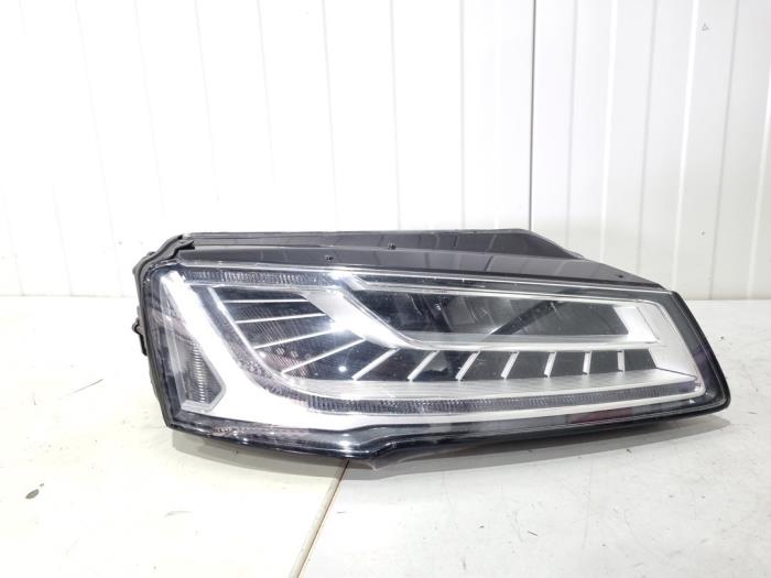 Używane Reflektor prawy Audi A8 (D4) 3.0 V6 24V TFSI Quattro Cena € 990,00 Procedura marży oferowane przez GEJO Revisie & Onderdelen BV