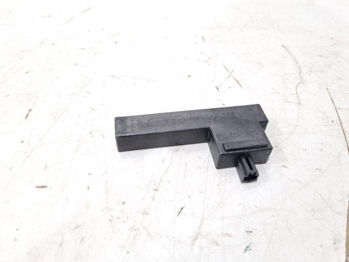 Używane Keyless Entry-Antena Audi A8 (D4) 3.0 V6 24V TFSI Quattro Cena € 6,00 Procedura marży oferowane przez GEJO Revisie & Onderdelen BV
