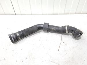 Usagé Tuyau radiateur Audi A8 (D4) 3.0 V6 24V TFSI Quattro Prix € 25,00 Règlement à la marge proposé par GEJO Revisie & Onderdelen BV
