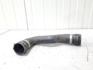 Usagé Tuyau radiateur Audi A8 (D4) 3.0 V6 24V TFSI Quattro Prix € 13,50 Règlement à la marge proposé par GEJO Revisie & Onderdelen BV
