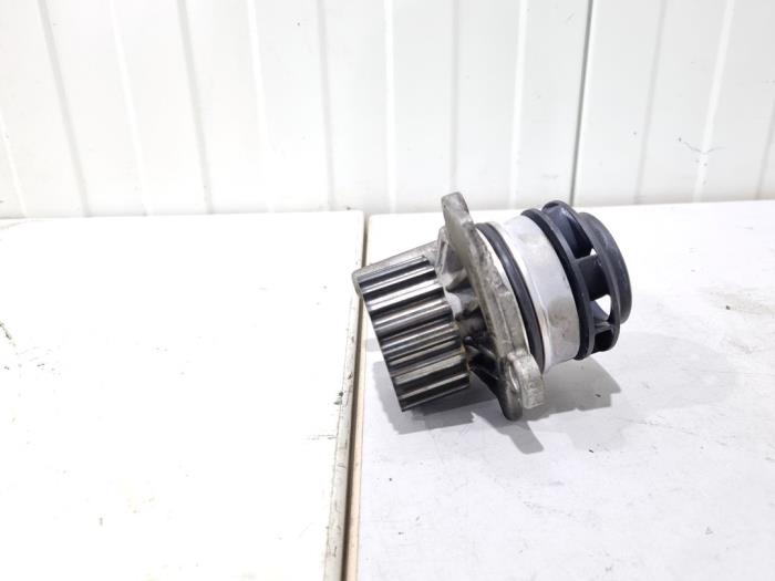 Begagnade Vattenpump Audi A1 Sportback (8XA/8XF) 1.6 TDI 16V Pris € 26,00 Marginaltabell erbjuds av GEJO Revisie & Onderdelen BV
